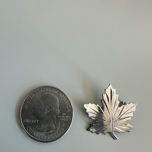 Canada’s Birk’s jeweler sterling silver maple leaf brooch - Picture 2 of 3